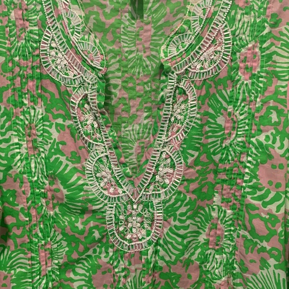 Lilly Pulitzer Sarasota Tunic top- Cabana Pink Beaded Pleated V Neck - Size
L - Picture 2 of 6